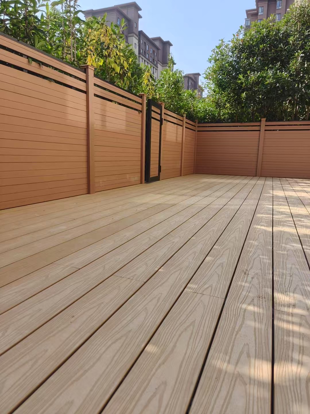 From Concept to Completion: The Role of WPC Fencing in Major Engineering Projects